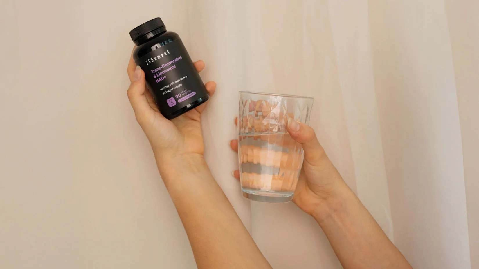 Resveratrol and Quercetin: Senolytic Supplements That Target Aging Cells